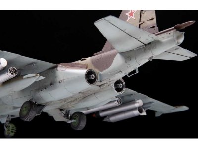 Zvezda 4807 Suchoj SU-25 Frogfoot (1:48)