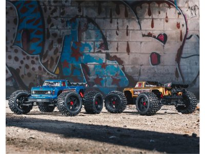 Arrma Outcast 4S V2 BLX 1:10 4WD RTR modrá