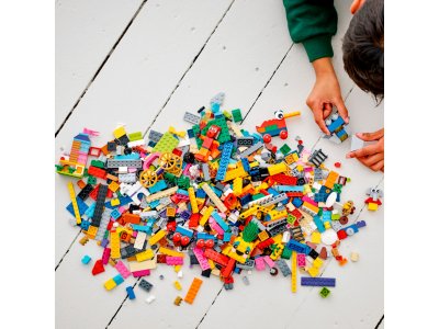 LEGO Classic - 90 let hraní