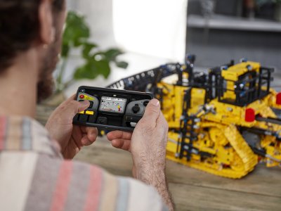 LEGO Technic - Buldozer Cat® D11 ovládaný aplikací