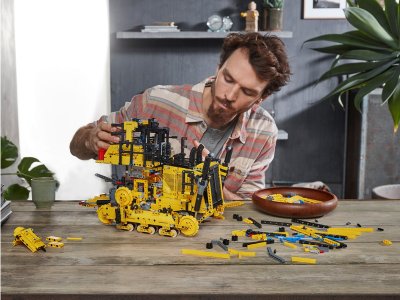 LEGO Technic - Buldozer Cat® D11 ovládaný aplikací