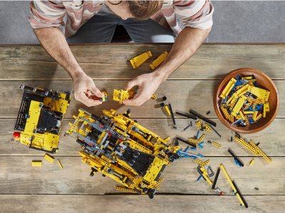 LEGO Technic - Buldozer Cat® D11 ovládaný aplikací