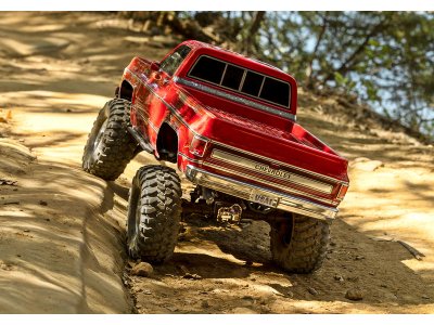 Traxxas TRX-4 Chevrolet K10 1979 TQi 1:10 RTR červený