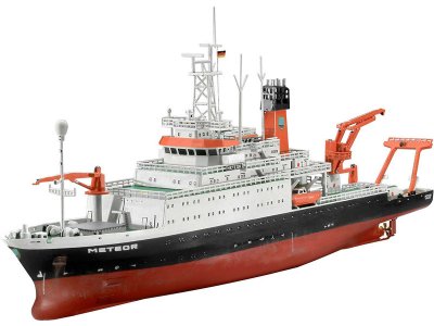 Revell 05218 German Research Vessel Meteor (1:300)