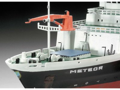 Revell 05218 German Research Vessel Meteor (1:300)