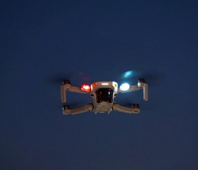 Barevné LED stroboskopické světlo pro drony (2ks)