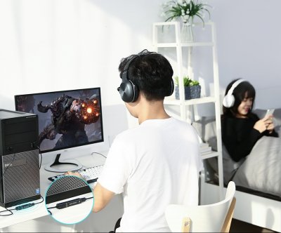 UGREEN Bluetooth 4.2 audio vysílač s 3.5mm jackem, černý