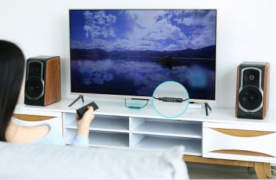 UGREEN Bluetooth 4.2 audio vysílač s 3.5mm jackem, černý