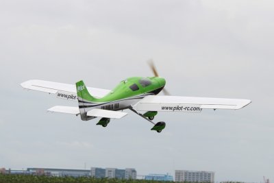 128" Columbia 400 scale 30% (3 250 mm) 50ccm (oranžovo/bílá)