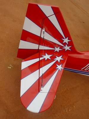 107" Decathlon scale 28% (2 700 mm) 50ccm (červeno/bílá)