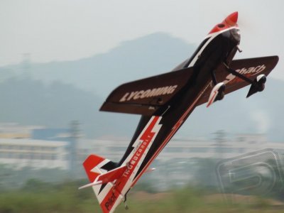 Sbach 342 scale 40% (3 100 mm) 150cc (červeno/černá)