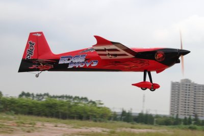 92" Edge 540 V3 scale 31% (2 340 mm) 50ccm Červená