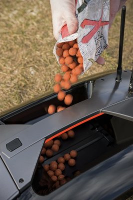 Zavážecí lodička Baiting 2500 2,4GHz RTR s GPS a sonarem