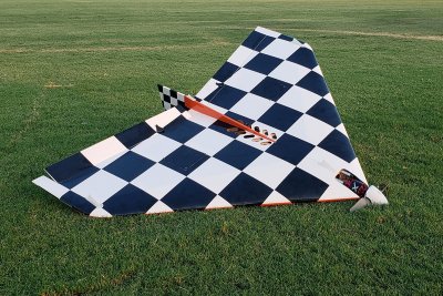 36" E-Outlaw V2 - Červená/Modrá 0,94m