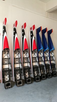 104" Extra 300 V2 - Červená/Černá/Bílá 2,64m