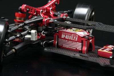 Yokomo YD-2ZXR RWD stavebnice driftovacího podvozku, uhlíkové šasi, červená verze