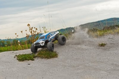 LRP S10 TWISTER 2 MT 2wd RTR Brushless - 1/10 Monster Truck s 2,4GHz RC soupravou