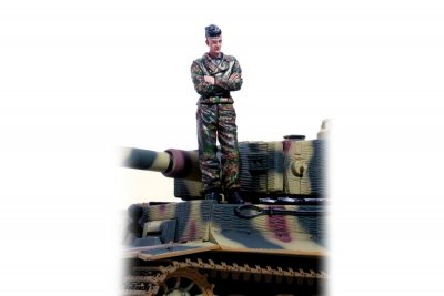 1/16 figurka stojícího německého střelce z 2 sv. války, ručne malovaná