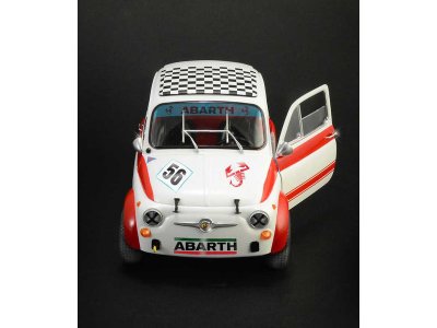Italeri Fiat Abarth 695SS/Assetto Corsa (1:12)