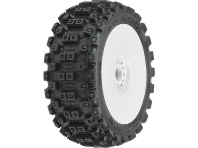 Pro-Line kolo 3.3", pneu Badlands MX M2 Buggy, disk H17 bílý (2)