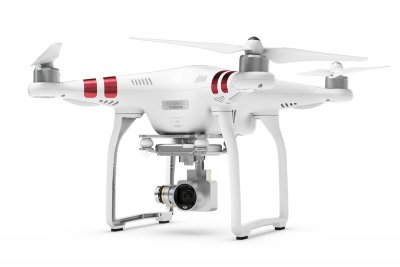 DJI - Phantom 3 Standard + 2 baterie navíc + DJI batoh pro Phantom 3 a 4