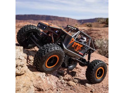Axial Capra 1:18 4WD RTR šedá