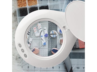 Lightcraft podlahová LED lampa s lupou a podstavcem