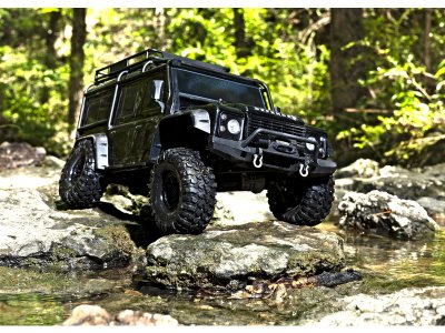 Traxxas TRX-4 Land Rover Defender 1:10 TQi RTR s navijákem černý