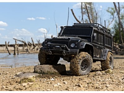 Traxxas TRX-4 Land Rover Defender 1:10 TQi RTR s navijákem černý