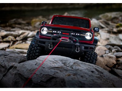 Traxxas TRX-4 Land Rover Defender 1:10 TQi RTR s navijákem pískový