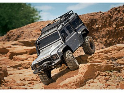 Traxxas TRX-4 Land Rover Defender 1:10 TQi RTR s navijákem pískový