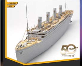 Academy Titanic Premium Edition s LED (1:400)